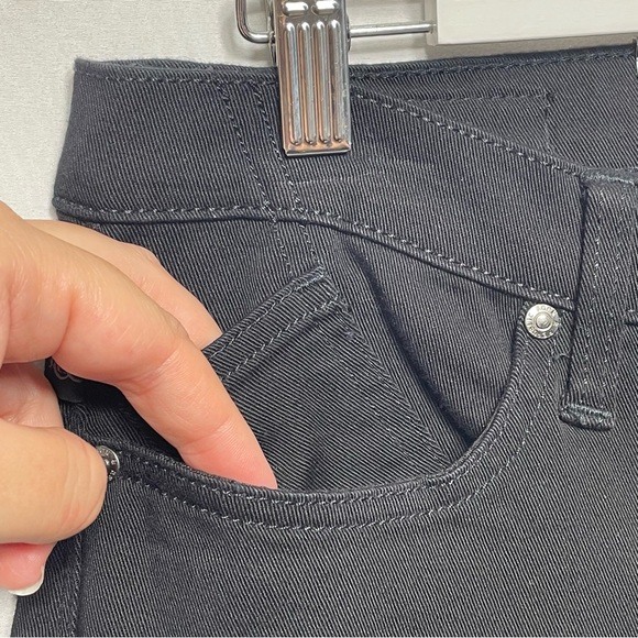 Rock & Rebublic Kendall Mid Rise Capri in Black NWT Women's Size 12 - Picture 10 of 14